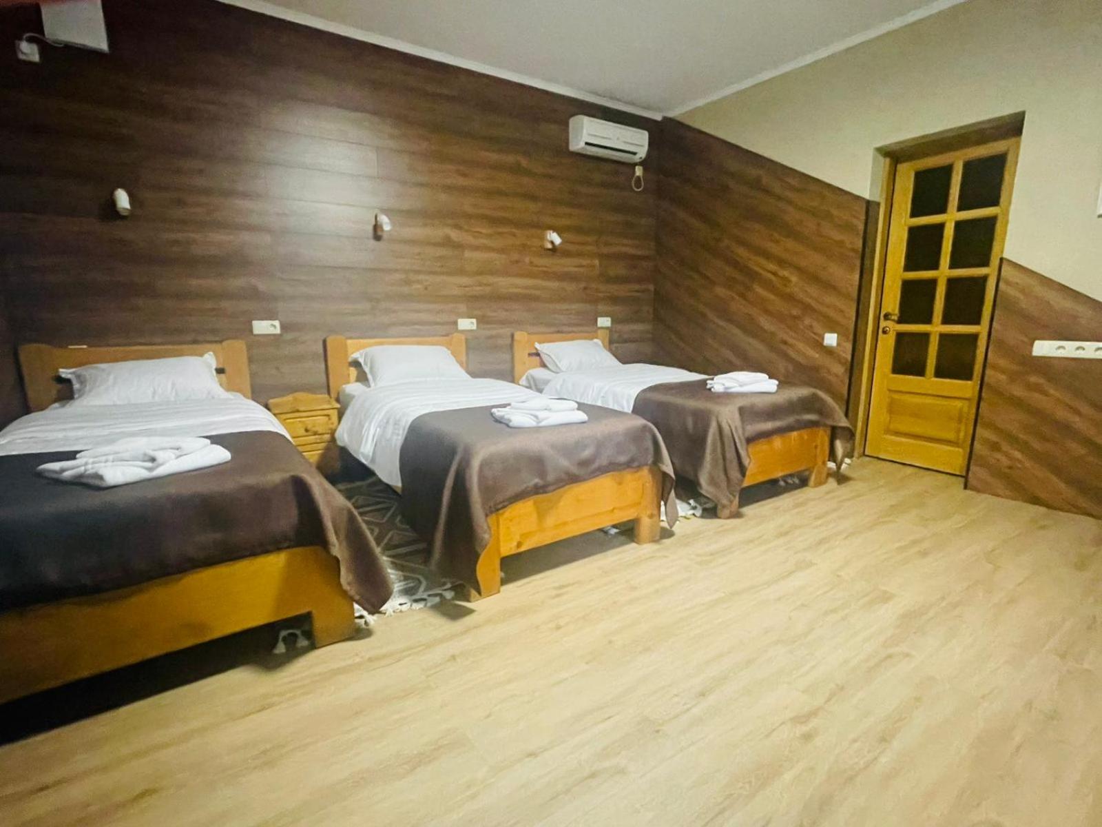 Ethno Complex Ukrayinske Selo Hotel Buzovaya Luaran gambar